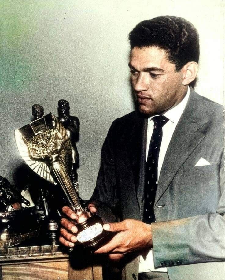 Garrincha celebrando un gol