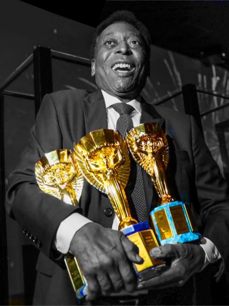 Pelé jugando fútbol