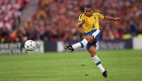 Gol de tiro libre de Roberto Carlos contra Francia